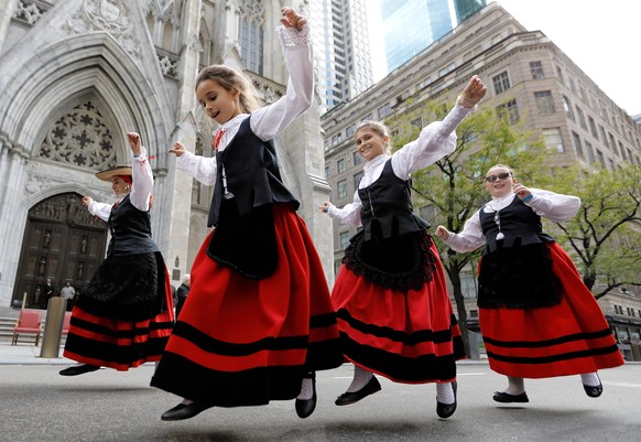 epa07918889 Dancers perform at the 55th Annual Hispanic Day Parade in New York, New York, USA, 13 October 2019. EPA/PETER FOLEY