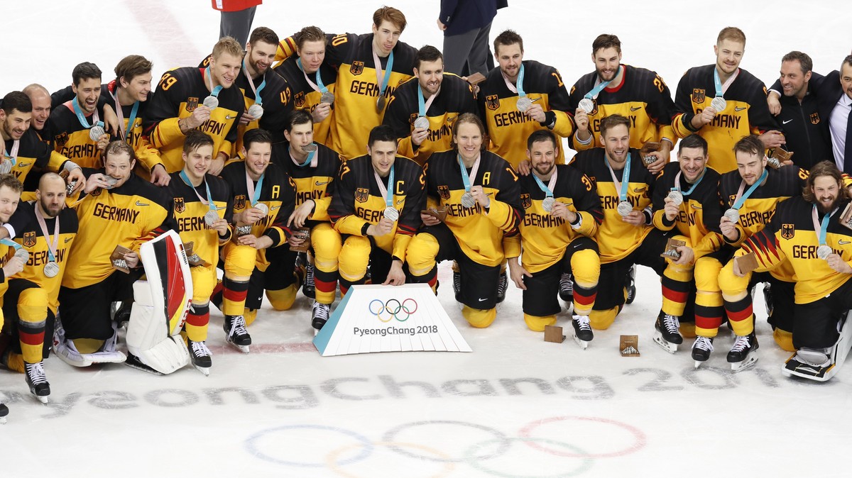 epa06563596 Silver medalists team Germany react during the medal ceremony of the Men's Ice Hockey Gold Medal Game between the Olympic Athlete from Russia (OAR) and Germany at the Gangneung Hockey ...