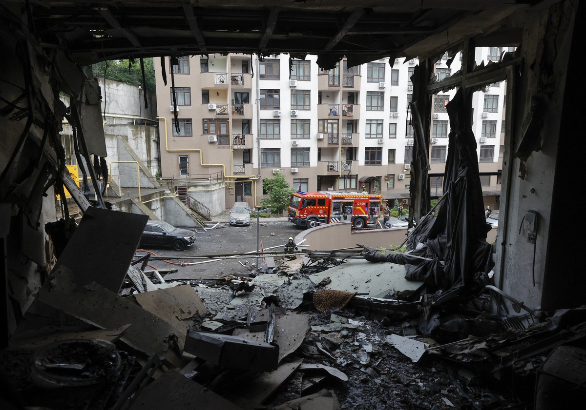 epa12250591 An internal view of a damaged flat after a drone strike on a residential building in Kyiv, Ukraine, 21 July 2025, amid the Russian invasion. At least two people died and 15 people were inj ...