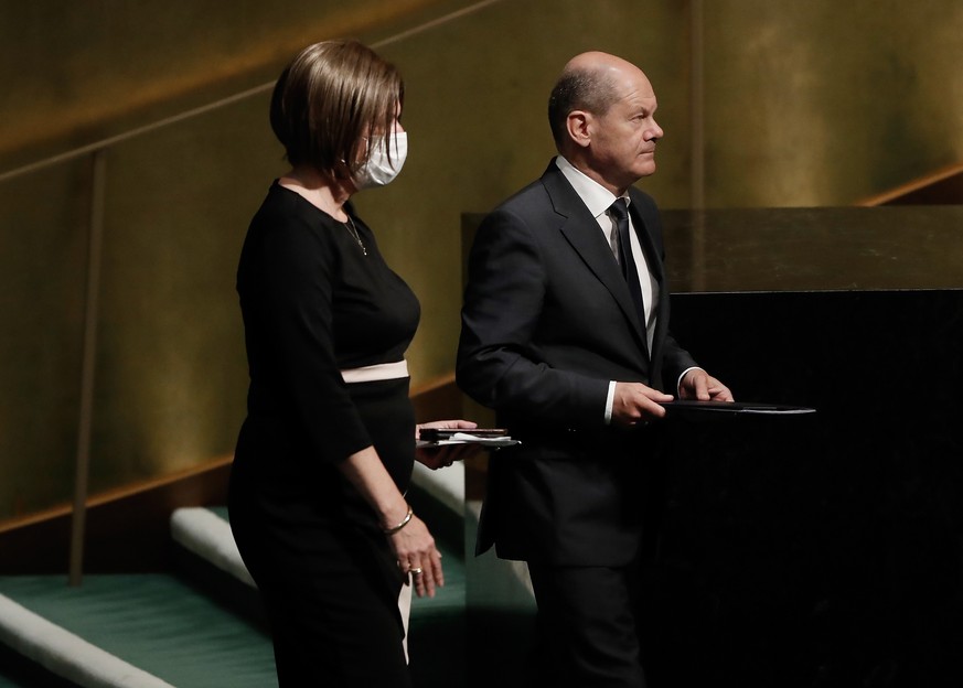 epa10196120 Chancellor of the Federal Republic of Germany, Olaf Scholz arrives to deliver his address during the 77th General Debate inside the General Assembly Hall at United Nations Headquarters in  ...