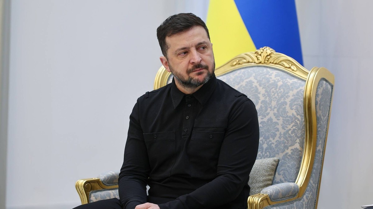 Syrian President Ahmed al-Sharaa receives Ukrainian President Volodymyr Zelensky at the People s Palace in Damascus, Syrian President Ahmed al-Sharaa receives Ukrainian President Volodymyr Zelensky at ...