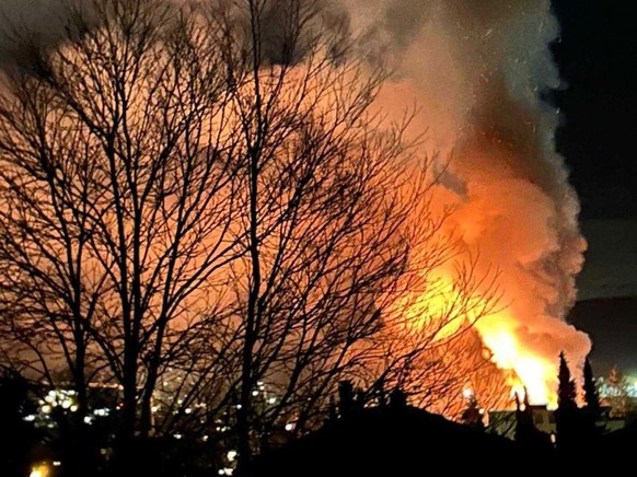 Eine Vielzahl an Meldungen erreichte am Mittwoch, 26. Februar 2025, um 20.15 Uhr die Kantonale Notrufzentrale der Kantonspolizei Aargau. Die Anrufenden berichteten von einer Explosion und einem Einfam ...