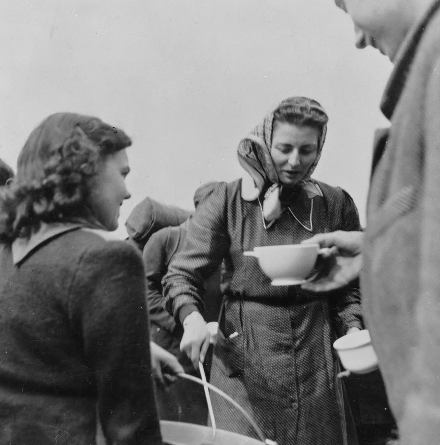 Fürstin Gina im Einsatz an der liechtensteinischen Grenze im Mai 1945.