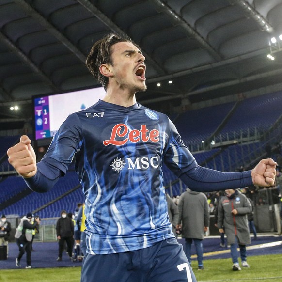 epa09790242 Napoli&#039;s Eljif Elmas celebrates after the Italian Serie A soccer match between Lazio and Napoli at the Olimpico stadium in Rome, Italy, 27 February 2022. EPA/FABIO FRUSTACI