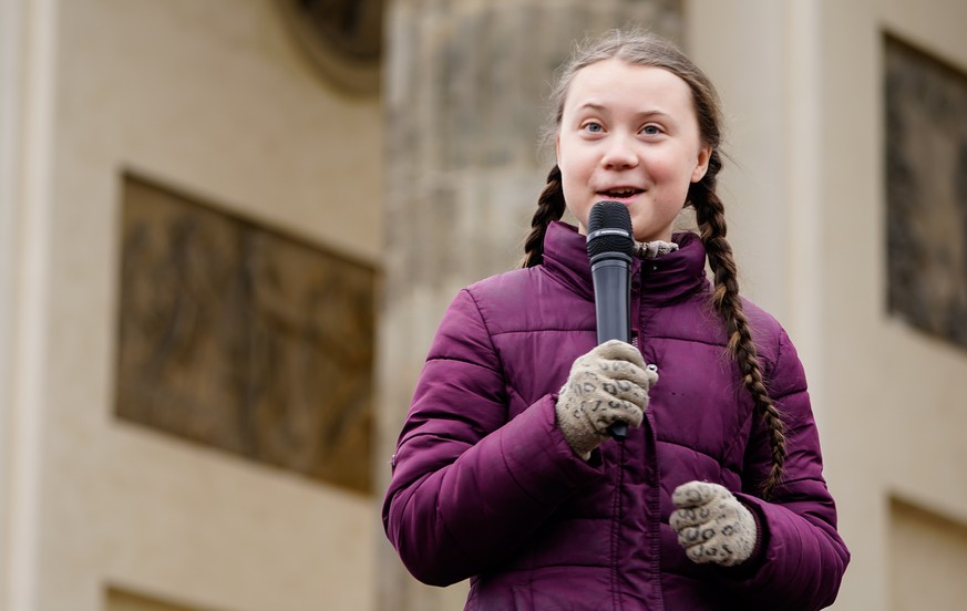 epa07470736 Swedish climate activist Greta Thunberg (C) speaks in front of Brandenburg Gate during a &#039;Fridays for Future&#039; demonstration against climate change in Berlin, Germany, 29 March 20 ...