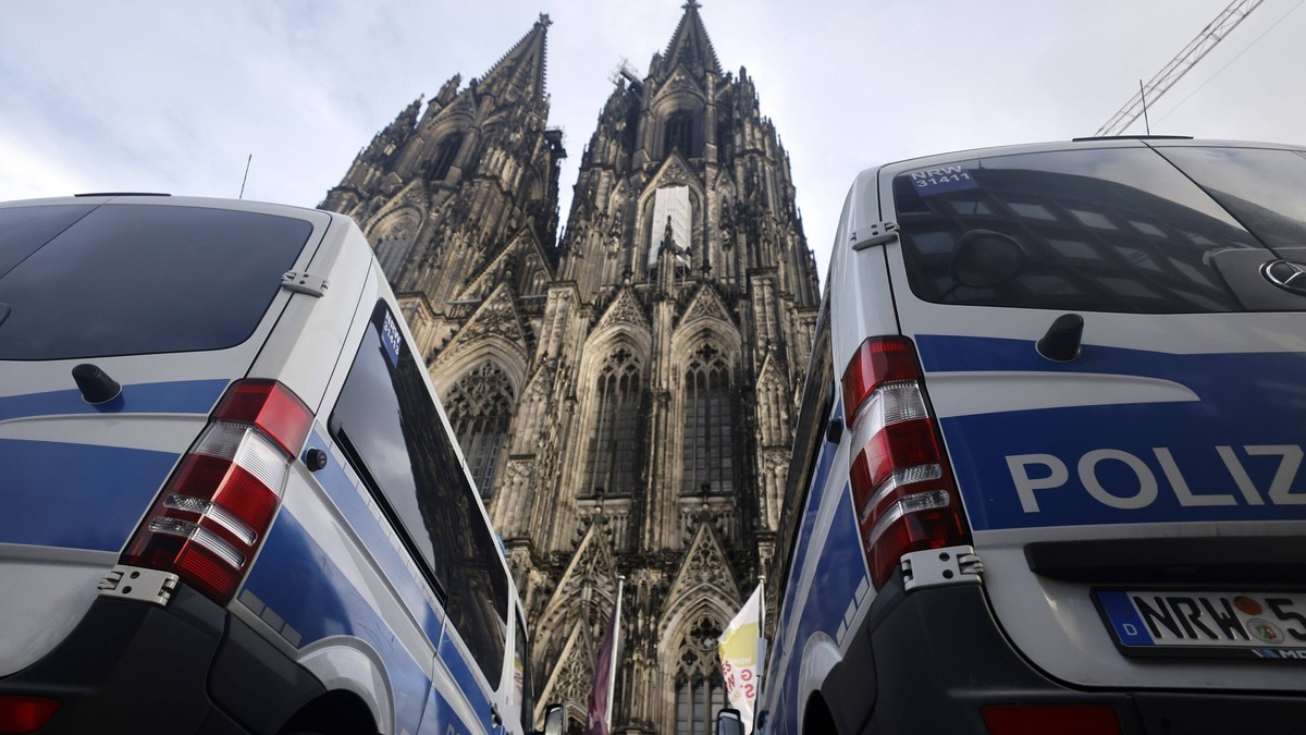 Cologne Cathedral terror alert: European arrest warrant from Austria for suspect Corruption trial against main American arms lobbyist – and he resigns
