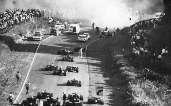 Aufnahme der Unfallstelle, an welcher der Schweizer Formel 1-Rennfahrer Jo Siffert am 24. Oktober 1971 beim Grand Prix von Brands Hatch (GBR) toedlich verunglueckte. (KEYSTONE/Str) === ===