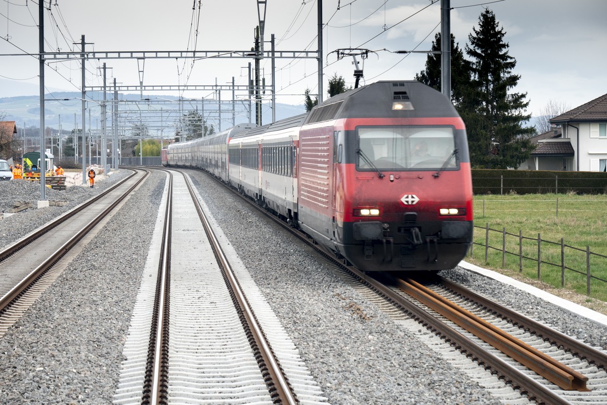 ARCHIVBILD ZU DEN HOHEN SUBVENTIONEN FUER DIE BLS UND DIE SBB, AM FREITAG, 28. FEBRUAR 2020 - Un train CFF passager roule a l'endroit de la nouvelle 3e voie ce mardi 25 fevrier 2020 a Founex. Les ...