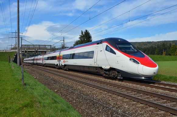 So sieht der neue Gotthard-Hochgeschwindigkeitszug Â«GirunoÂ» aus
Der Giruno ist nicht schlecht, aber der ETR 610 ist nach wie vor mit Abstand der schÃ¶nste Zug der SBB!