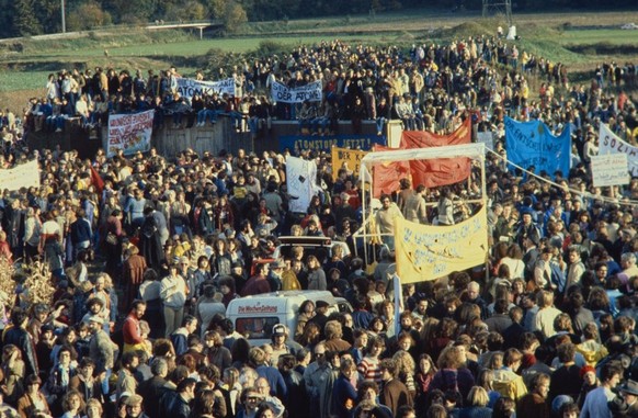 Demonstrierende beziehen Stellung auf dem Bauareal des AKW Kaiseraugst.
https://permalink.nationalmuseum.ch/101325194