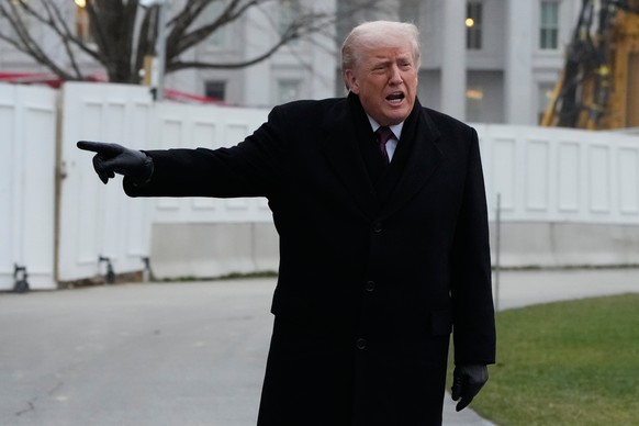 President Donald Trump comments after stepping off Marine One on the South Lawn of the White House, Wednesday, Dec. 17, 2025, in Washington. (AP Photo/Mark Schiefelbein)
Donald Trump