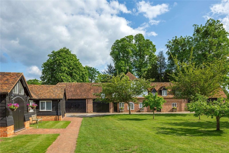 Mel B's house is for sale. 
Church Road
Little Marlow, Marlow, Buckinghamshire, SL7 3RZ
https://search.savills.com/property-detail/gbherslac210396