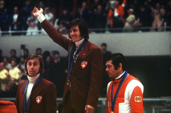 Siegerehrung der Herren-Abfahrt an den Olympischen Winterspielen in Sapporo, Februar 1972. Gold und Silber gewannen die beiden Schweizer Bernhard Russi (mitte) und Roland Collombin (links), Bronze gin ...
