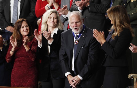 epa08193689 Rush Limbaugh (2R) reacts along with his wife Kathryn (2L) US Second Lady Karen Pence and US First Lady Melania Trump (R) as US President Donald J. Trump announces the awarding of the Pres ...