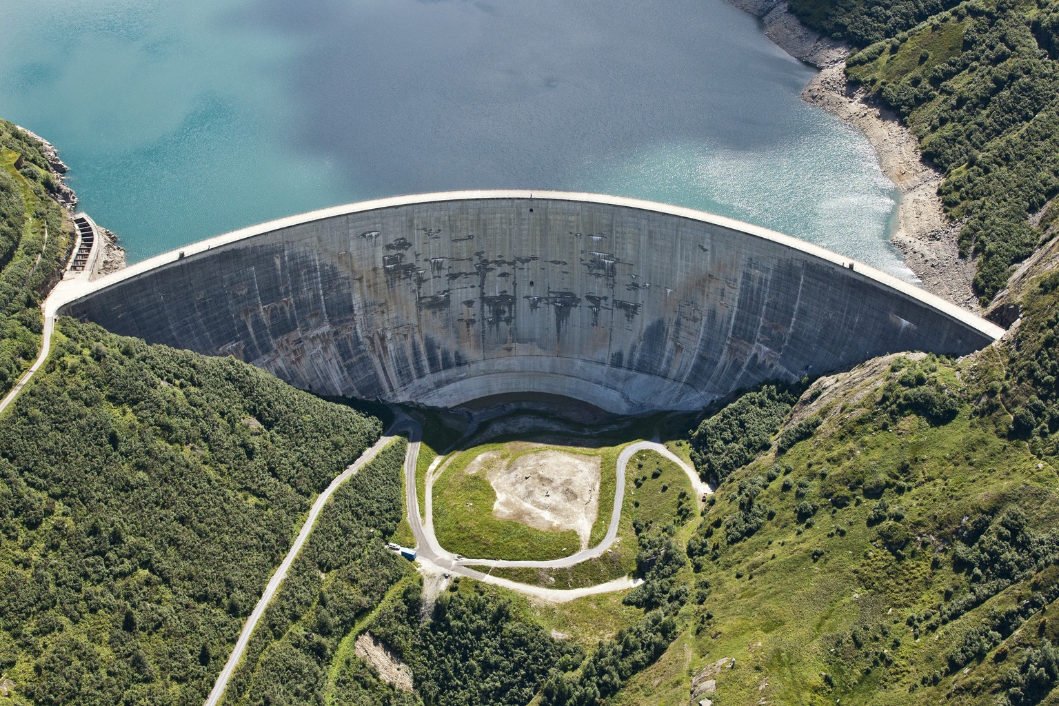 ZUR EIDGENOESSISCHEN ABSTIMMUNG VOM 21. MAI 2017 UEBER DAS ENERGIEGESETZ STELLEN WIR IHNEN ZUM THEMA WASSERKRAFT FOLGENDES BILDMATERIAL ZUR VERFUEGUNG  Der Lai da Nalps ist ein Stausee im Val Nalps i ...