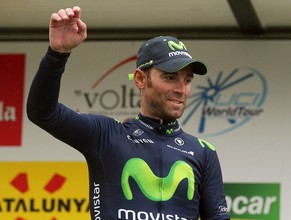 In Valls schwingt er obenauf: Alejandro Valverde.