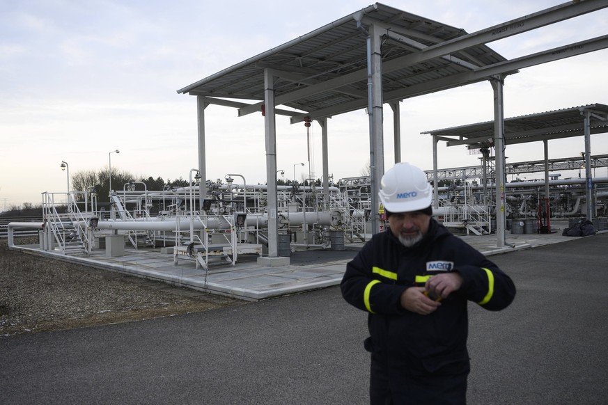 The company MERO CR a, s. ensures the transportation of oil from the Druzhba and IKL pipelines and protects strategic oil reserves for the Czech Republic. It also acts as a short-term intermediate sto ...