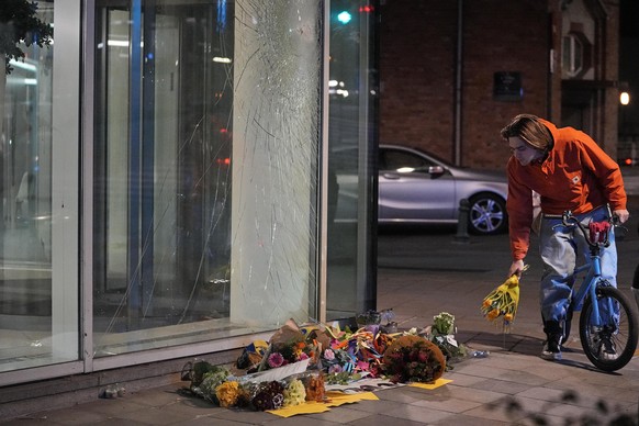 Flowers laid in tribute outside an office building in Brussels, Tuesday evening, October 8.  On November 17, 2023, near the spot where two Swedish football fans were shot by a suspected Tunisian extremist on Monday evening.  Pol...