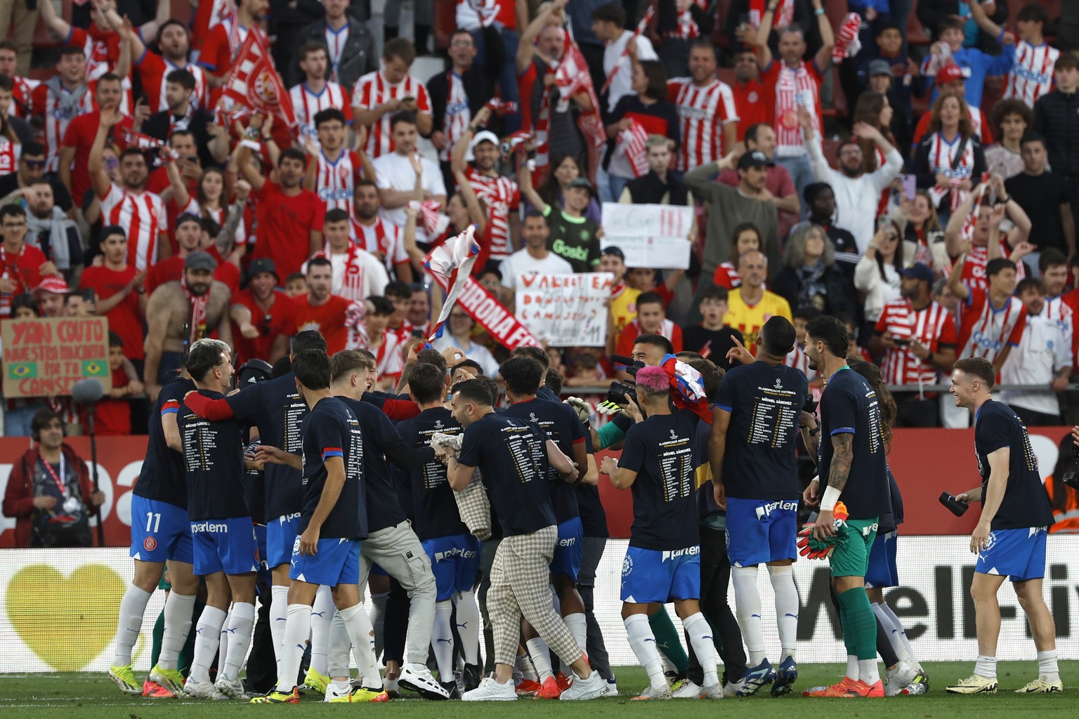 Girona team players celebrate as they won the Spanish La Liga soccer match between Girona and Barcelona, at the Montilivi stadium in Girona, Spain, Saturday, May 4, 2024. (AP Photo/Joan Monfort)