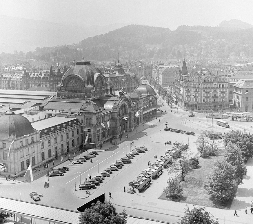 Der am 1. November 1896 eröffnete Luzerner Bahnhof vor dem Brand.
https://www.sbbarchiv.ch/detail.aspx?ID=291461