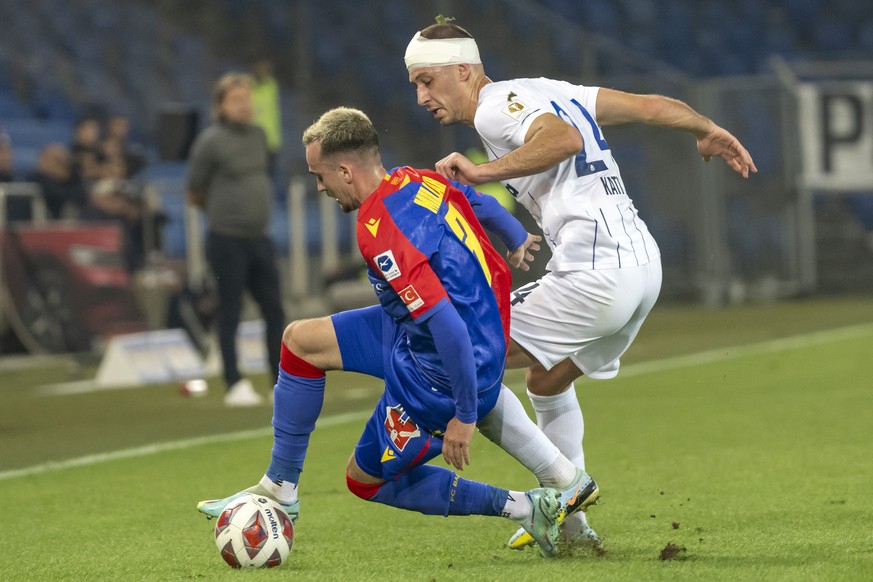 Basels Liam Millar, links, im Kampf um den Ball gegen Zuerichs Nikola Katic, rechts, im Fussball Meisterschaftsspiel der Super League zwischen dem FC Basel 1893 und dem FC Zuerich im Stadion St. Jakob ...