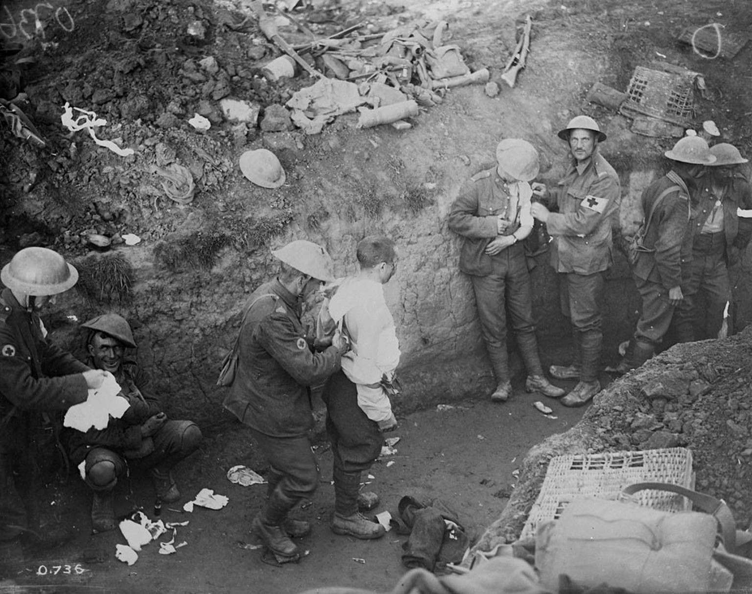 Das Foto wurde am 15. September 1916 in Flers-Courcelette aufgenommen; der zweite Mann von links zeigt Symptome einer Kriegsneurose.