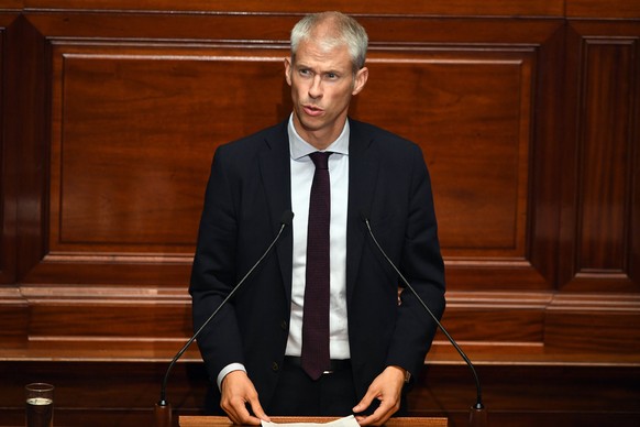 epa06063872 Les constructifs parliamentary group president at the French National Assembly Franck Riester delivers a speech during a special congress gathering both houses of parliament (National Asse ...
