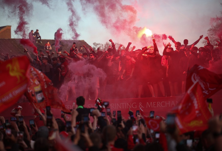 epa12059428 Supporters of Liverpool celebrate outside Anfield after Liverpool won the 2024/2025 Premier League title by beating Tottenham Hotspur 5-1 at Anfield in Liverpool, Britain, 27 April 2025. E ...