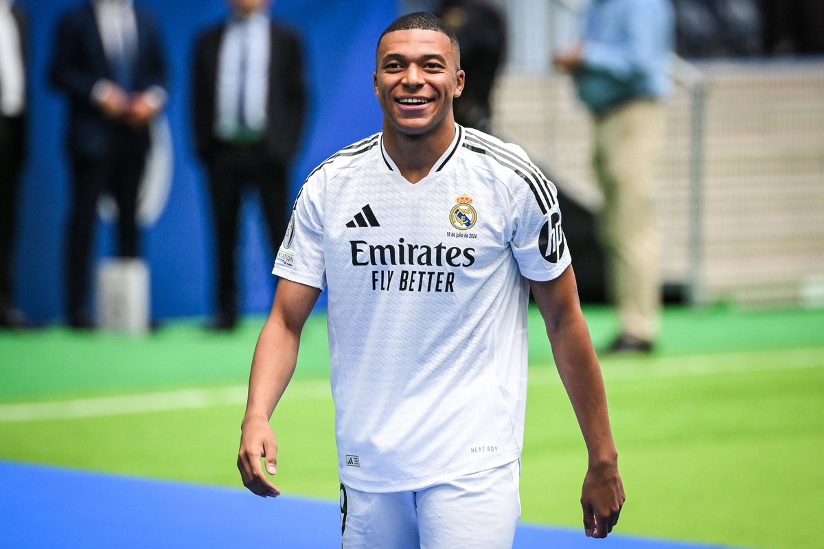 July 16, 2024, Madrid, France, Spain: Kylian MBAPPE during his presentation as a new player of Real Madrid CF at Santiago Bernabeu Stadium on July 16, 2024 in Madrid, Spain. Madrid Spain - ZUMAm308 20 ...