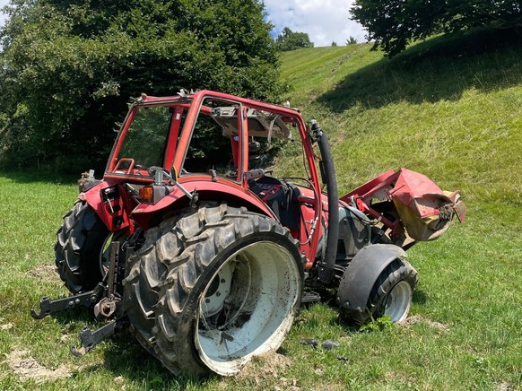 Ein 53-jähriger Landwirt ist am 11.August 2022 in Seewis GR mit seinem Traktor 20 Meter einen Abhang hinuntergestürzt. Der Mann verletzte sich dabei tödlich. Seine Frau fand ihn eine Dreiviertelstunde ...