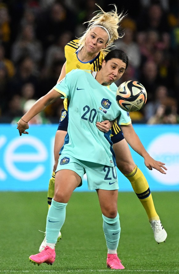 epa10806839 Australia's Sam Kerr (R) and Sweden's Amanda Illestedt play during the FIFA Women's World Cup 2023 third-place match between Sweden and Australia on August 19 in Brisbane, Australia.