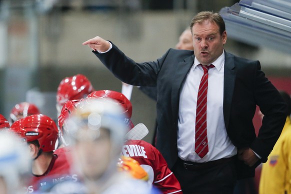 Le coach lausannois Heinz Ehlers reagit lors du match du championnat suisse de hockey sur glace de National League A, entre Lausanne HC, LHC, et le HC Fribourg-Gotteron, ce vendredi 10 octobre 2014 a  ...