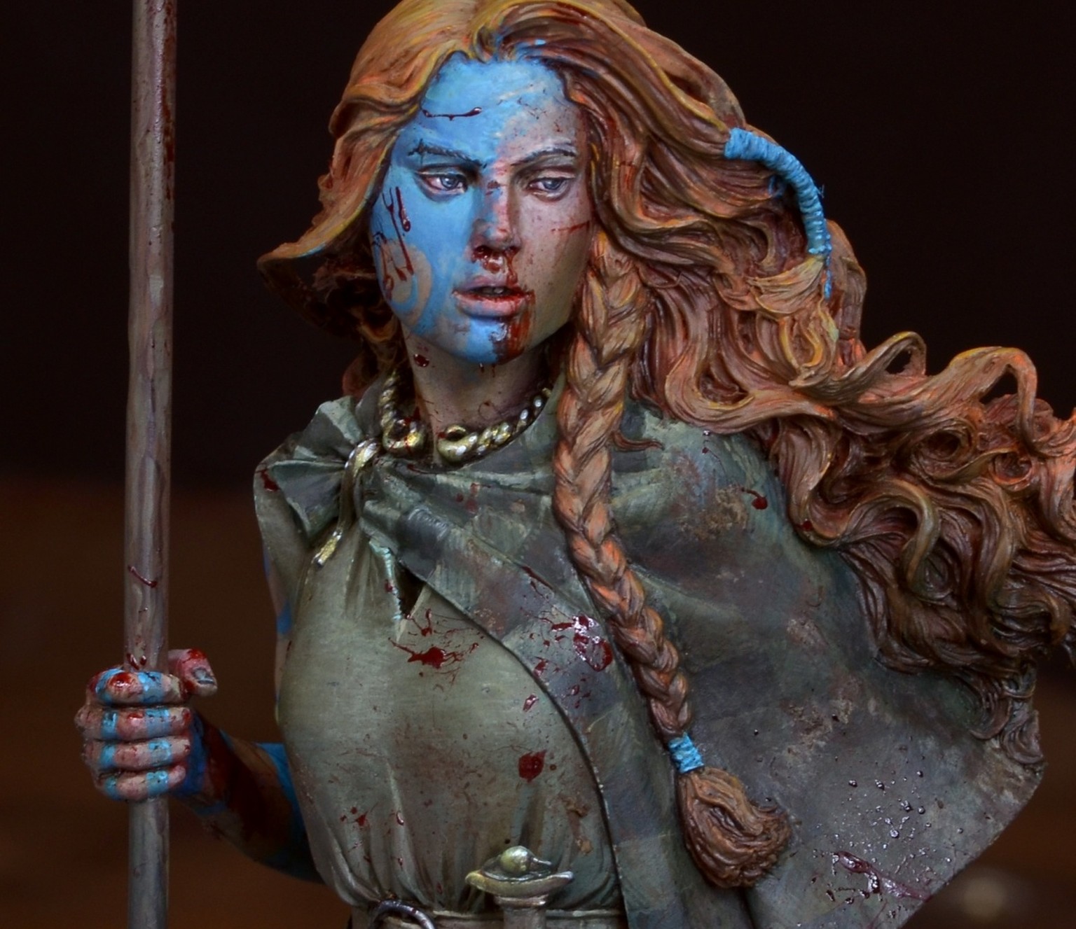 Eine moderne Umsetzung von Boudica mit der typischen blauen Körperbemalung der Kelten, die vom römischen Geographen Pomponius Mela beschrieben wird.