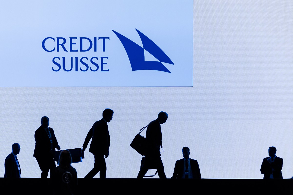 epa10558290 Swiss bank Credit Suisse CEO Ulrich Koerner (3-R) leaves the stage after the annual shareholders' meeting of the Swiss banking group in Zurich, Switzerland, 04 April 2023. Swiss Bank  ...