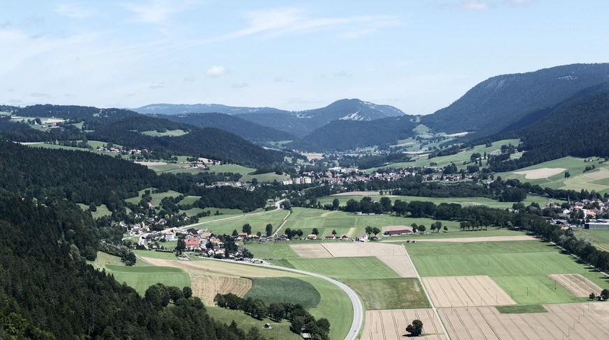 Auch ländliche Gemeinden, wie Val-de-Travers NE, zählen ab 10'000 Einwohner als Städte.