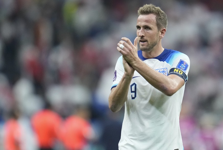 England&#039;s Harry Kane leaves the field at the end of the World Cup group B soccer match between England and The United States, at the Al Bayt Stadium in Al Khor , Qatar, Friday, Nov. 25, 2022. (AP ...