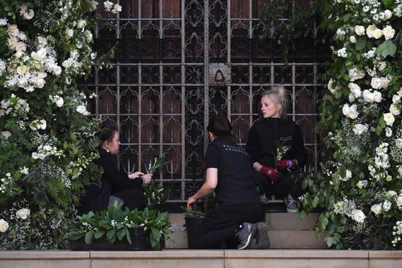 epa06748761 Flower arrangers do last-minute preparations within Windsor Castle ahead of the royal wedding ceremony of Britain&#039;s Prince Harry and Meghan Markle at St George&#039;s Chapel in Windso ...