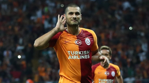 epa07031090 Galatasaray&#039;s Eren Derdiyok (R) celebrates after scoring the 2-0 goal during the UEFA Champions League Group D soccer match between Galatasaray Istanbul and Lokomotiv Moscow, in Istan ...