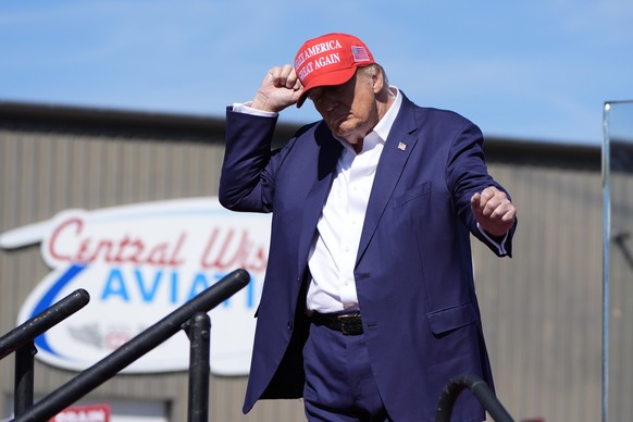 Republican presidential nominee former President Donald Trump dances as he departs a campaign event at Central Wisconsin Airport, Saturday, Sept. 7, 2024, in Mosinee, Wis. (AP Photo/Alex Brandon)
Dona ...