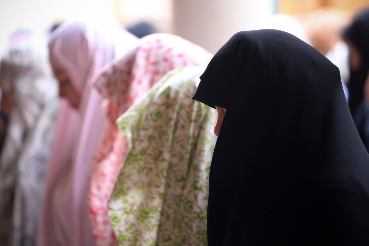 April 10, 2024, Tehran, Iran: Iranian worshippers perform the Eid al-Fitr prayer at a mosque in northern Tehran, marking the end of the Muslim holy fasting month of Ramadan. Muslims across the world s ...
