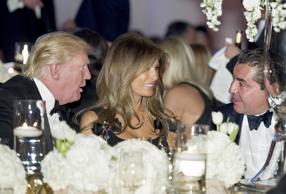 December 31, 2016 - Palm Beach, Florida, U.S - Dec 31, 2016 - Palm Beach, Florida, U.S. - United States President-elect DONALD TRUMP and his wife MELANIA TRUMP chat with PAOLO ZAMPOLLI before midnight ...