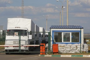 Lastwagen des russischen Konvois fahren eigenmächtiges auf ukrainisches Staatsgebiet. &nbsp;