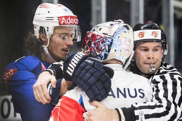 Zurich&#039;s Roman Wick, left, fights with Liberec&#039;s Jaroslav Janus, center, during the Champions Hockey League match between Switzerland&#039;s ZSC Lions and Czech Republic&#039;s HC Bili Tygri ...