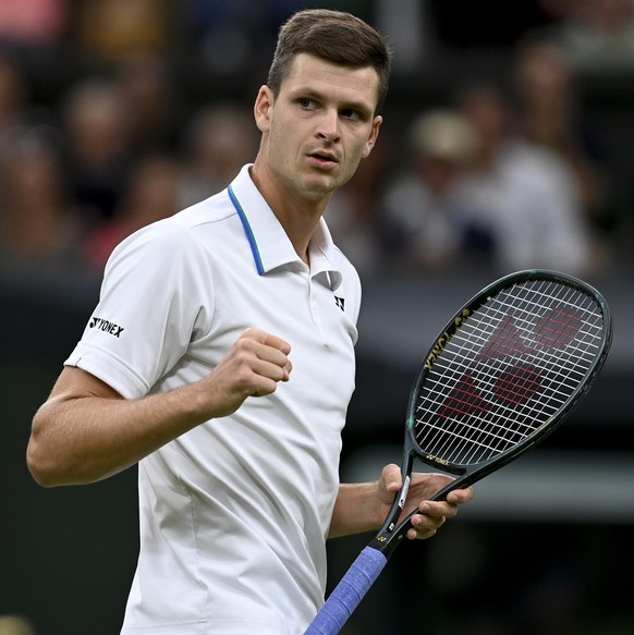 epa09325441 Hubert Hurkacz of Poland reacts during the 4th round match against Daniil Medvedev of Russia at the Wimbledon Championships, Wimbledon, Britain, 06 July 2021. EPA/VICKIE FLORES EDITORIAL U ...