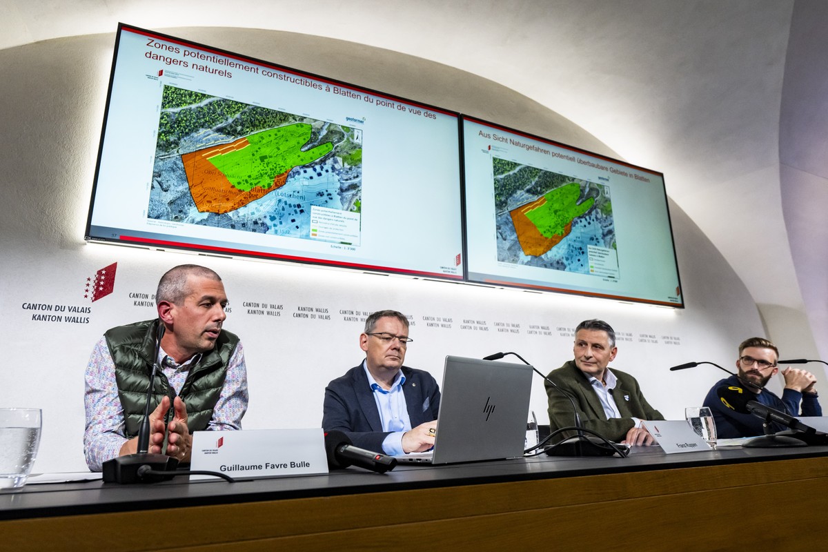 *ATTENTION: EMBARGO JUSQU'A 18:00 LE 07.11.2025* Guillaume Favre-Bulle, geologue du canton du Valais, chef du Service des dangers naturels, Franz Ruppen, conseiller d'Etat valaisan, Matthias ...