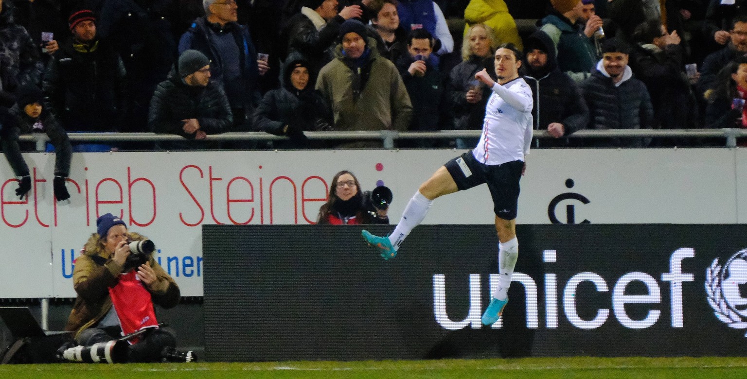 IMAGO / Sergio Brunetti

11.03.2022 - Fussball Challenge League: FC Winterthur -Aarau - Kevin Spadanuda, Fc Aarau MF(7) jubilates after scoring Winterthur Schützenwiese Zürich Schweiz Copyright: xSerg ...