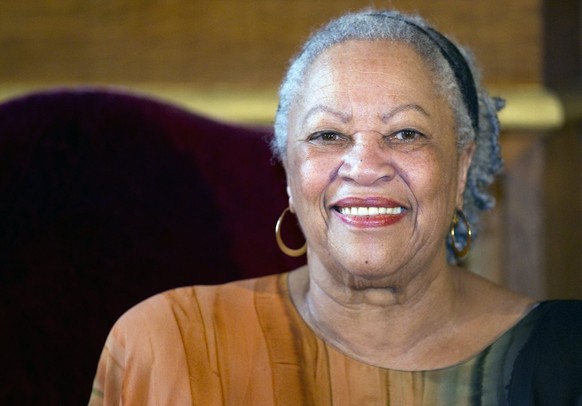 epa02429733 Literary Nobel prize winning US author Toni Morrison attends an award ceremony to receive the Grand Vermeil medal for her contribution to culture at the City Hall of Paris, France, 04 Nove ...