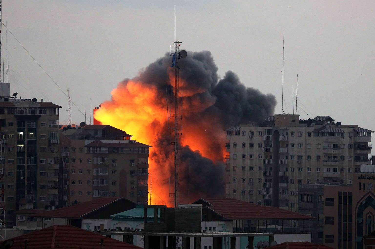 Der Al-Zafir-Turm in Gaza City wurde komplett zerstört.