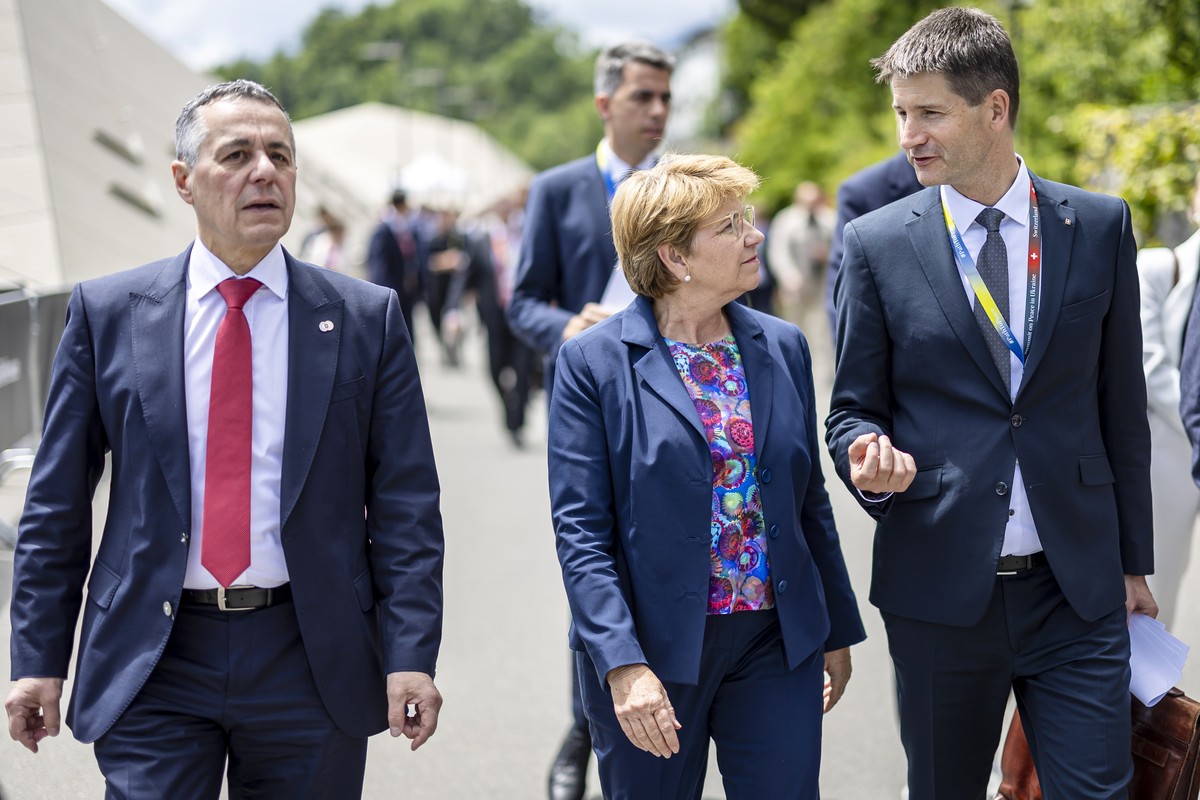 epa11415789 (L-R) Swiss Federal Councillor Ignazio Cassis, Swiss Federal President Viola Amherd and Ambassador Gabriel Luechinger, Head of the Task Force Conference on Peace in Ukraine and Head of the ...