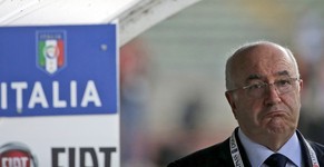 Der Italiener Carlo Tavecchio ist seit der WM in Brasilien Verbandspräsident.